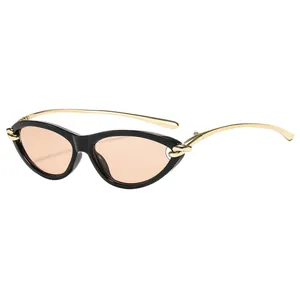 Lunettes de soleil rétro œil-de-chat pour femmes avec branches dorées et verres orange