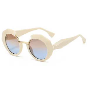 Modische beige geometrische Rund-Sonnenbrille mit blau-braunem Farbverlauf und Metallsteg