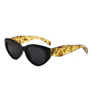 Chic cat-eye sunglasses with black frame and tortoiseshell patterned temples in 45-degree view