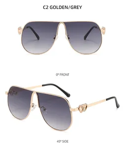 Détail de lunettes aviateur en métal doré avec double cœur gravé sur la charnière