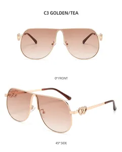 Détail de lunettes aviateur en métal doré avec verres dégradés et décorations de double cœur