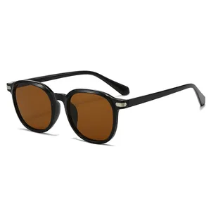 Oval retro sunglasses with black frames, brown lenses and silver rivet accents