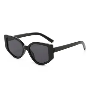 Lunettes de Soleil Œil de Chat Rétro pour Femmes Monture Géométrique Épaisse Protection UV400 Mode Nuances Carrées Plage