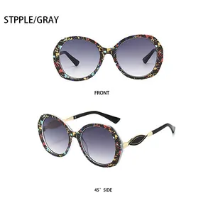 Details einer ovalen Sonnenbrille mit Stipple-Textur und grauen Verlaufsgläsern