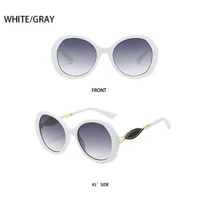 Vorder- und 45-Grad-Seitenansicht der weißen Oval-Sonnenbrille mit grauen Gläsern