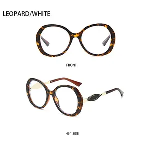Front- und 45-Grad-Seitenansicht der ovalen Sonnenbrille mit Leopardenmuster und Goldakzenten