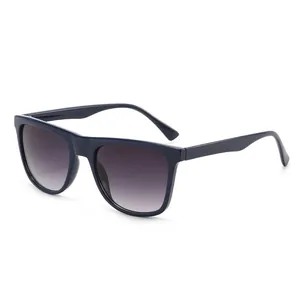 Fashionable rectangular sunglasses with gradient lenses and high-gloss black frame