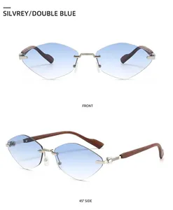 Vue détaillée de lunettes de soleil sans monture avec verres bleus dégradés et branches bois
