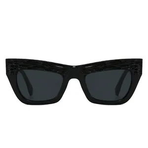 Gafas de sol de ojo de gato extragrandes con montura texturizada y lentes negras