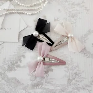 Lot de trois barrettes à nœuds en organza avec perles en rose, noir et crème