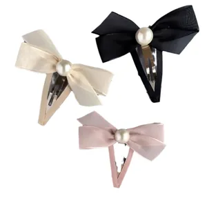 Lot de trois barrettes nœuds doux avec perles en rose, blanc et noir pour femmes