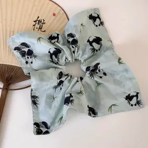 Haargummi mit Bambusblättern und Panda-Druck aus Seidenstoff im traditionellen China-Stil