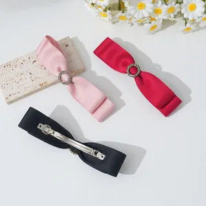 Elegante doppellagige Satin-Haarspangen mit Strasssteinen in Pink, Rot und Schwarz