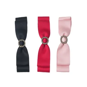 Drei elegante Satin-Haarspangen in Marineblau, Rot und Rosa mit glitzernden Strass-Schnallen