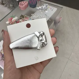 Barrette à cheveux élégante en métal argenté avec nœud, accessoire cheveux pour femme