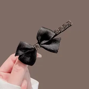 Pince à cheveux élégante en satin noir avec cristaux de luxe pour coiffure féminine