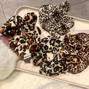 Chouchous en Velours Imprimé Léopard pour Femmes Bandeaux Élastiques Rétro à Motif Animalier Accessoires Cheveux à la Mode