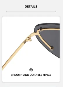 Gros plan de la charnière en métal doré lisse et durable sur des lunettes de sport