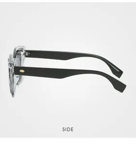 Vue latérale des lunettes de soleil carrées œil-de-chat avec monture transparente et or