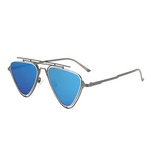 Lunettes de soleil triangulaires modernes avec verres bleus réfléchissants et monture métal