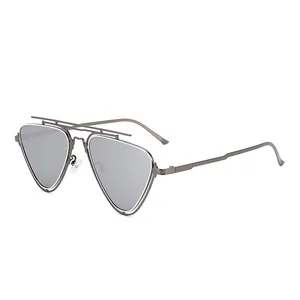 Lunettes de soleil triangulaires futuristes à double pont avec monture en métal gris
