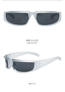 Moderne silberne Sportsonnenbrille mit grauen Gläsern in Front- und Seitenansicht