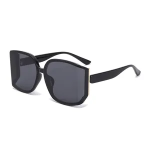 Modieuze Oversized Vierkante Zonnebril UV400 Bescherming PC Glazen Plastic Metalen Montuur Voor Dames Heren Outdoor Reizen Dagelijkse Eyewear