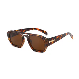 Klassische Aviator-Sonnenbrille in Schildpatt-Optik mit braunen Gläsern und Goldakzenten