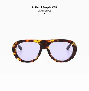 Detail of demi purple aviator sunglasses with tortoiseshell frames and light purple lenses