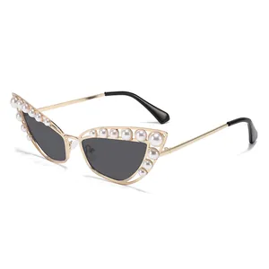 Lunettes de Soleil Oeil de Chat Rétro pour Femmes avec Künstliche Perles en Métal Protection UV400 Monture en Alliage Mode pour Voyage