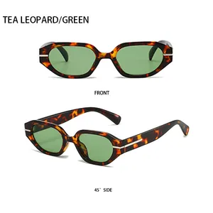 Vues détaillées des lunettes de soleil léopard avec verres verts et accents argent