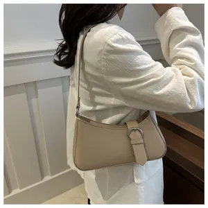 Μινιμαλιστική γυναικεία τσάντα ώμου, κομψή τσάντα PU δέρματος με μεταλλική αγκράφα.
