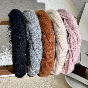 Lot de cinq serre-têtes en maille épaisse aux couleurs neutres avec texture torsadée