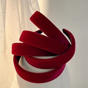 Padded burgundy velvet headband for women with vintage sponge texture for winter