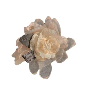 Französische Retro-Haarklammer mit Champagner-Netzblume, Blatt und Handmade-Label