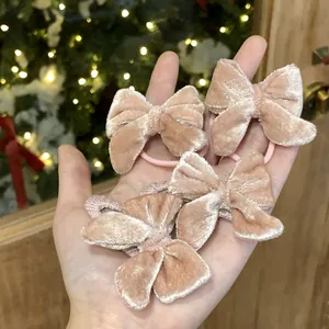 Lot de quatre élastiques à cheveux en velours avec nœuds de couleur rose champagne