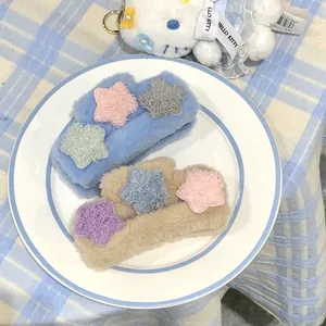 Pinza per capelli in peluche con stelle color crema per acconciature eleganti