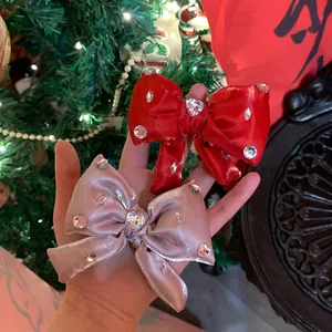 Eleganti fermagli per capelli in velluto rosa e raso rosso con strass a cuore scintillanti