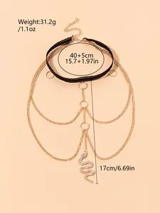 Detail van slangenpootketting met afmetingen 40+5cm en gewicht 31,2g op beige achter