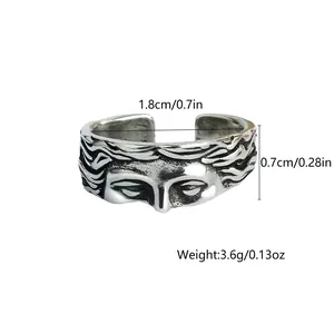 Détails de la bague visage Vénus montrant le diamètre de 1,8cm et le poids de 3,6g précis