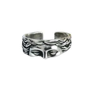 Bague ouverte visage de Vénus artistique en finition argent vieilli sculpté
