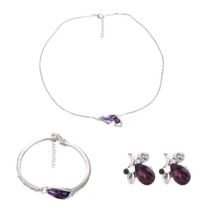 Set dettagliato di gioielli a farfalla in cristallo argento con collana, bracciale e orecchini