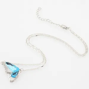 Set collana farfalla d'argento con ali di cristallo blu e scintillanti zirconi bianchi