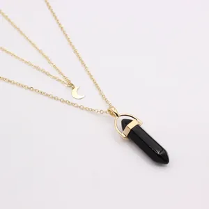 Collier double épaisseur avec pendentif lune doré et cristal noir de forme hexagonale