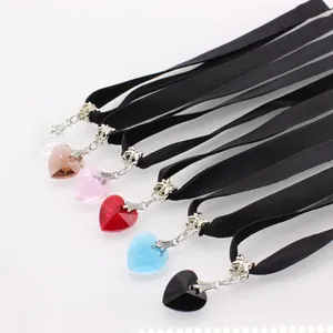 Vintage Heart Crystal Velvet Choker Necklace For Women Sweet Alloy Pendant Necklaces Gothic Fashion Jewelry Accessory
