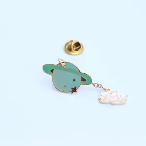 Lindos Broches de Esmalte de Planeta y Gato de Dibujos Animados Con Cadena Dorada de Aleación para Decoración de Ropa y Bolsos