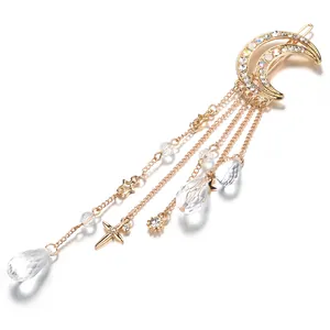 Pasador de luna dorada con estrellas de strass y elegantes borlas de cristal colgantes