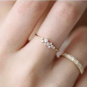 Elegante Anello in Lega con Strass e Cristallo a Grappolo per Donna Placcato Oro Argento Oro Rosa Gioielli da Dito in Zirconia Geometrica