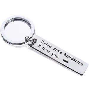 Llavero rectangular de acero inoxidable plateado con grabado Drive safe handsome