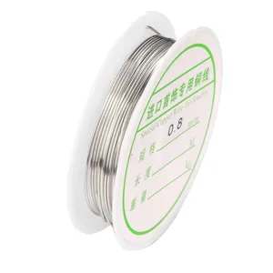 Detalle de alambre de cobre plateado de 0,8 mm para joyería en carrete de plástico